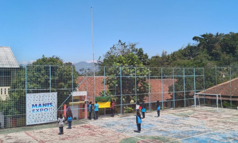 Paskibra MAN 1 Sumedang latihan pengibaran bendera
