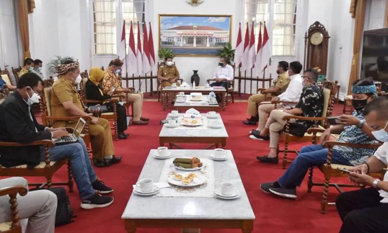 Forum Komunikasi Pariwisata Kabupaten Sumedang saat audiensi dengan Bupati Sumedang di Gedung Negara, Selasa (3/8/2021). (Foto: Humas Pemkab Sumedang)