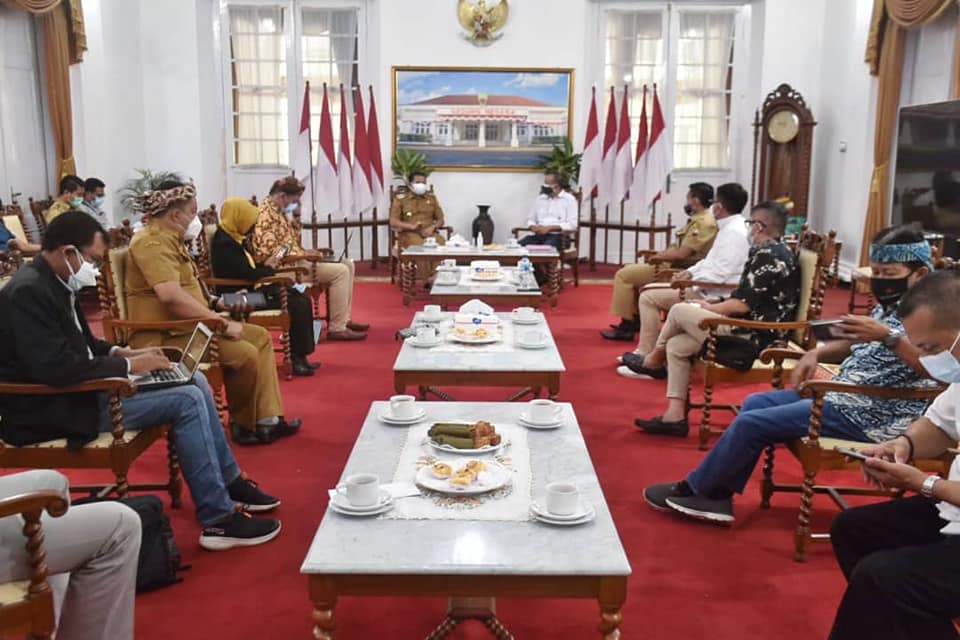 Forum Komunikasi Pariwisata Kabupaten Sumedang saat audiensi dengan Bupati Sumedang di Gedung Negara, Selasa (3/8/2021). (Foto: Humas Pemkab Sumedang)