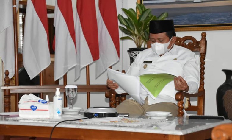 Bupati Sumedang mengikuti Rapat Koordinasi Pilkades Serentak secara virtual, Rabu (4/8/2021). (Foto: DiskominfosanditikSumedang)