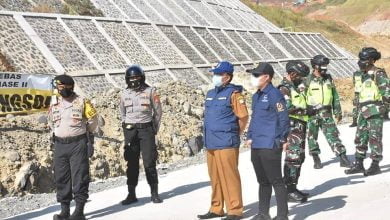 Pelaksanaan pengamanan eksekusi pengosongan tanah dan bangunan untuk pembangunan Tol Fase 2 di Desa Sirnamulya Kecamatan Sumedang Utara Kabupaten Sumedang, Selasa (3/8/2021). (Foto: Humas Pemkab Sumedang)