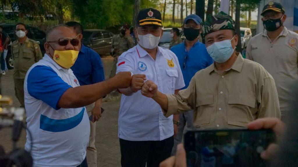 Salam Sukses, Sekda Sumedang bersama para pejabat terkait yang terlibat event Paragliding TROI 2021