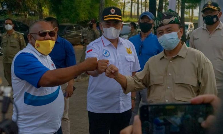 Salam Sukses, Sekda Sumedang bersama para pejabat terkait yang terlibat event Paragliding TROI 2021