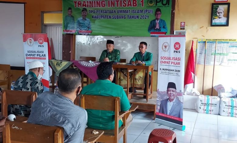 Anggota MPR RI, Nurhasan Zaidi saat melakukan sosialisasi 4 Pilar di SMK Al Intisab Ciberes Kabupaten Subang, Selasa (25/5/21).