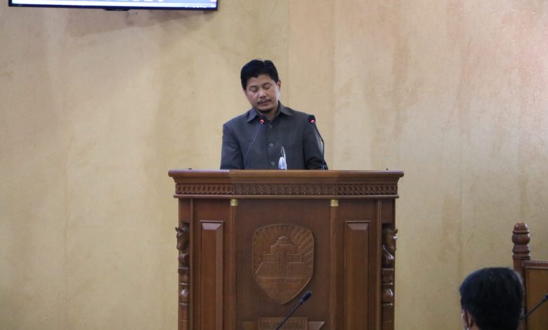 Ketua Bapemperda Sumedang, Rahmat Juliadi saat menyampaikan Nota Pengantar