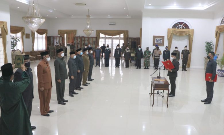 Tujuh Pejabat Tingga Pratama Sumedang saat di ambil sumpahnya oleh Bupati Sumedang