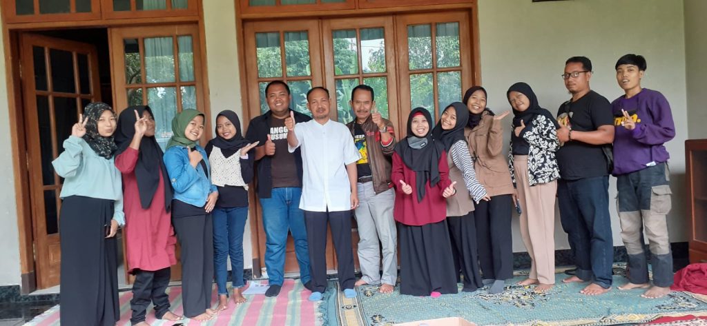 Rahwan Sanusi berfoto bersama penyandang Thalasemia Sumedang