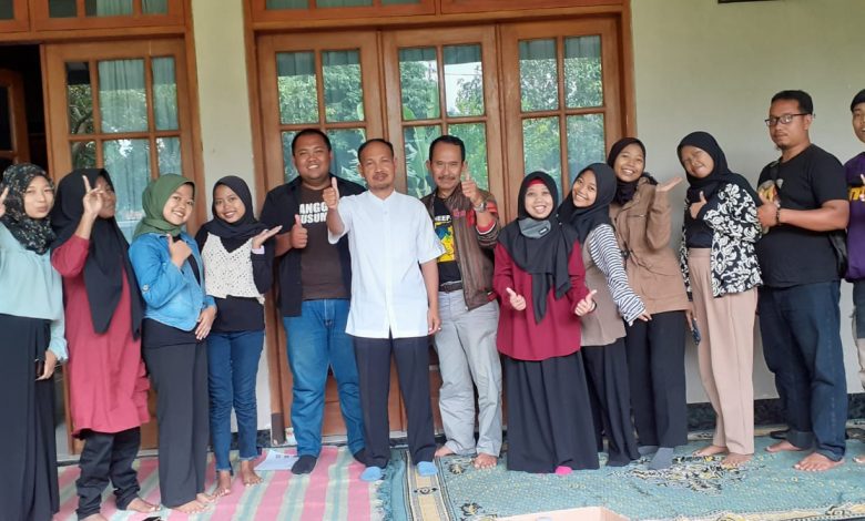 Rahwan Sanusi berfoto bersama penyandang Thalasemia Sumedang