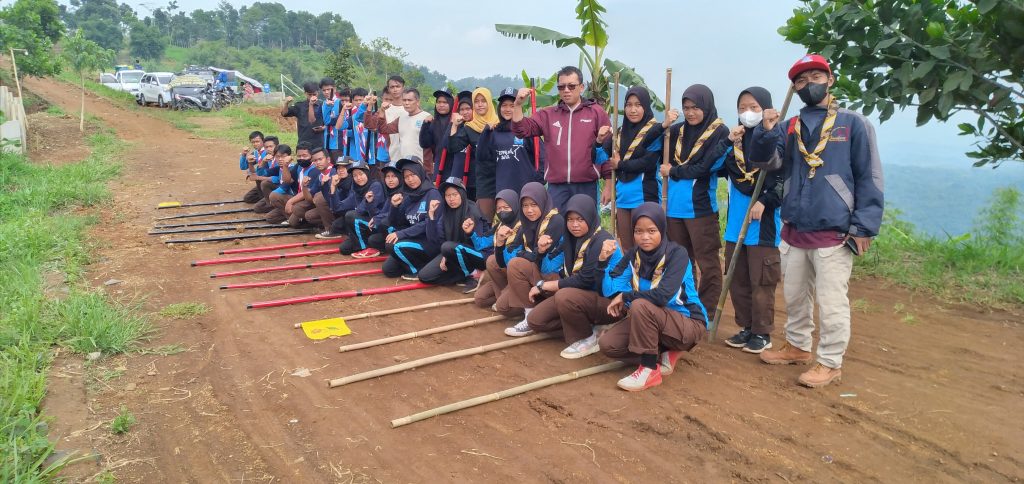 Photo : Seluruh Peserta Pelatihan dan Pembina Pelatih Kwarran Cimalaka Photo bersama