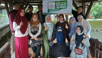 Photo : Pengurus dan relawan Sahabat Al Hilal Sumedang berfoto bersama