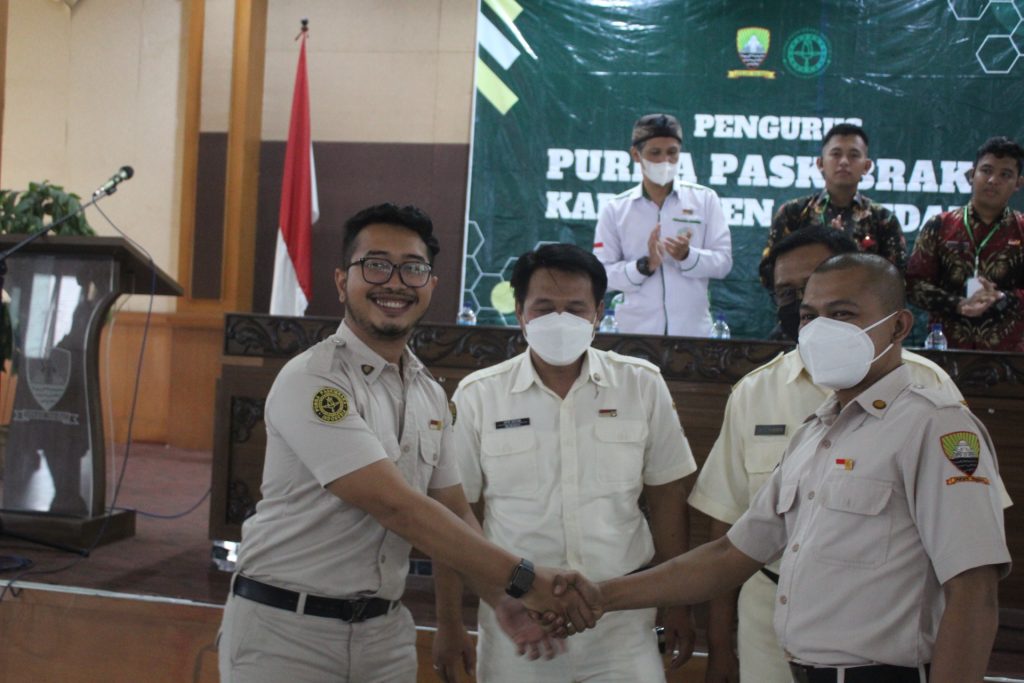 Photo bersama pengurus lama dan baru di acara Muskab PPI Kab Sumedang