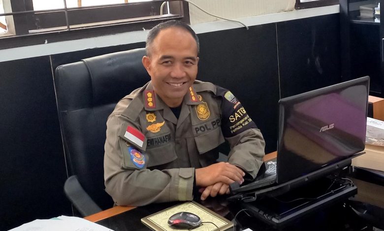 Plt. Kasatpol PP Sumedang Deni Hanafiah saat ditemui diruangannya