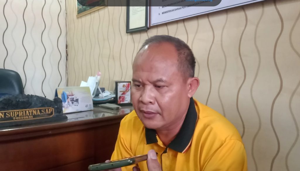 Kapolsek Jatinangor Kompol Aan Supriatna saat diwawancarai wartawan