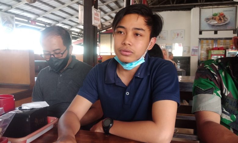 Manager Rumah Makan Tahu Sari Kedelai Jatinangor Triko Amelza