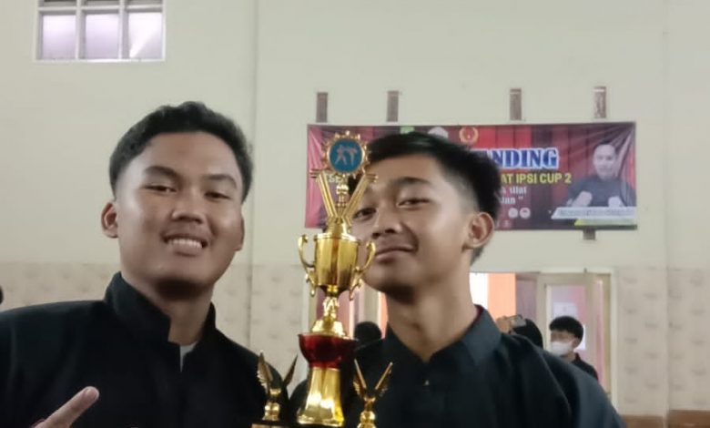 Photo Atlet Pencak Silat Sesaat Setelah Di umumkan sebagai juara