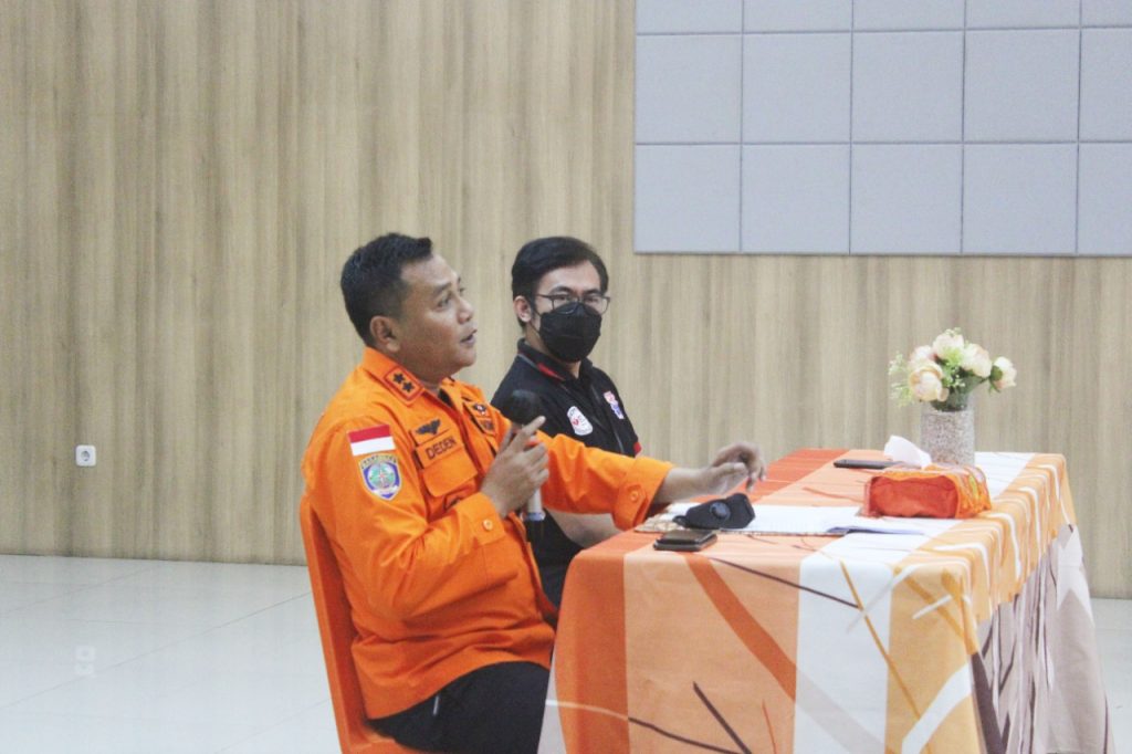 Kepala Kantor SAR Bandung, Deden Ridwansah saat membuka acara peningkatan dan pengembangan kompetensi teknik pertolongan pertama bagi 19 Rescuer dan 1 Perawat