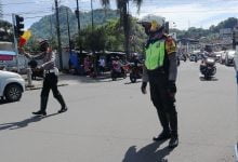 Kapolres Sumedang AKBP Eko Robbyanto saat mengurai kepadatan kendaraan