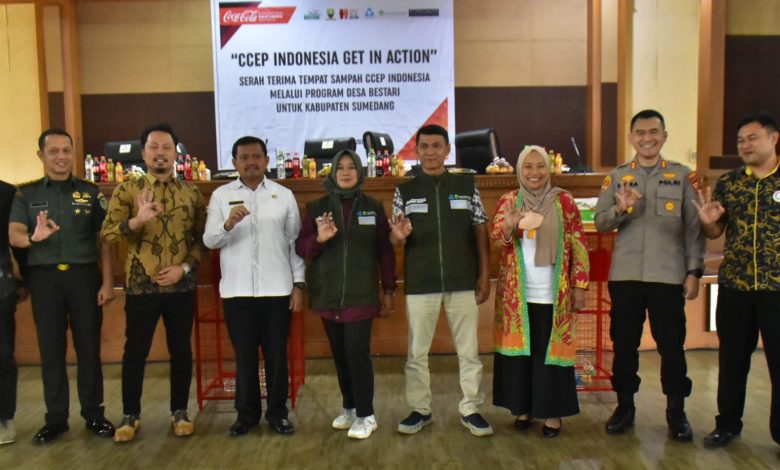 Bupati Sumedang Sumedang (tengah) dalam Acara CCEP Indonesia Get In Action