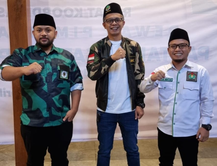 Ketua Gerakan Pemuda Kabah (GPK) Agil Sah Rizal, Ketua Angkatan Muda Kabah (AMK) Zaeni Mufti Hadiat dan Ketua Gerakan Muda Pembangunan Indonesia (GMPI) Alan Muhtar, menghadiri Rakorcab PPP Garut, Sabtu. ist