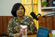 Sri Rejeki, seorang pelaku UMKM, memperkenalkan cara dagang yang luar biasa berkat inovasi yang telah ia kembangkan (Fot: Istimewa)